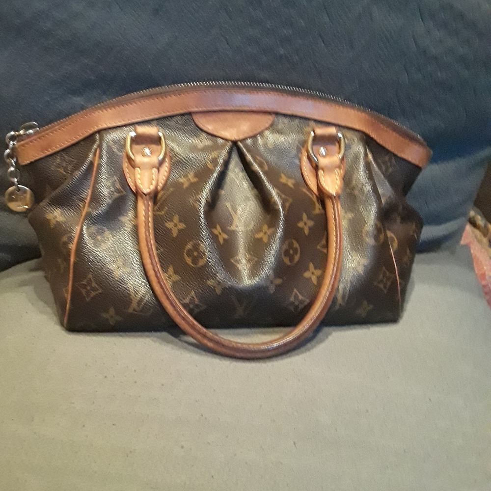 SOLD!!!!!!! Louis Vuitton Tivoli pm